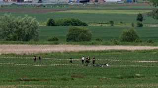 Три са версии за трагичния инцидент с малкия самолет който