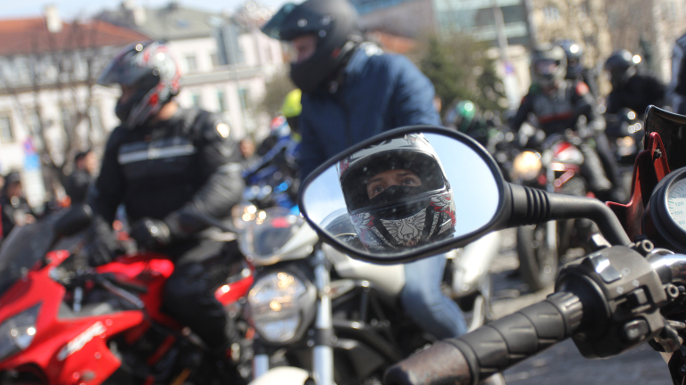 Кой допусна съботния мотоциклетен терор в София?