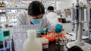 ЕС сключи пета сделка за предварително закупуване на ваксина. Тя е с европейската CureVac за 225 милиона дози