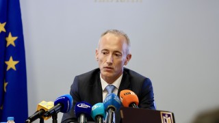 Вълчев е уверен - новите задачи във НВО по математика няма да затруднят учениците