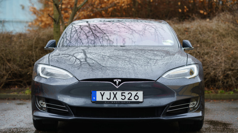 Tesla патентова лазерни чистачки за автомобили и не само