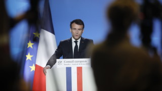 Президентът Емануел Макрон не изключва Франция да предостави изтребители на