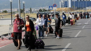 36% от българите съветват децата си да напуснат България завинаги 