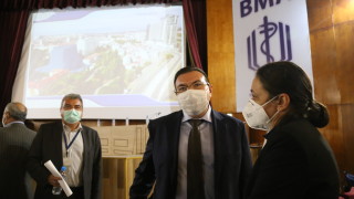 Здравният министър проф Костадин Ангелов няма ден в който да