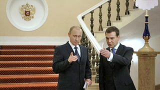 Путин: С Медведев няма да се състезаваме