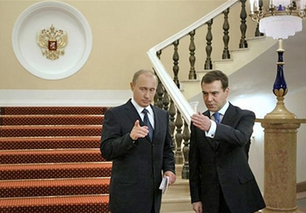Войната в Кавказ наду рейтинга на Медведев и Путин