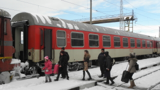 Движението на влаковете между Владая и Горна баня е преустановено