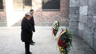 Германският канцлер Ангела Меркел посети за пръв път бившия нацистки