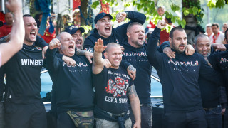 Феновете на ЦСКА посрещнаха с аплодисменти своите любимци