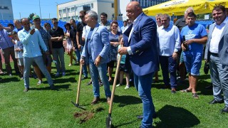 Министър Кралев направи първа копка на "Огоста"