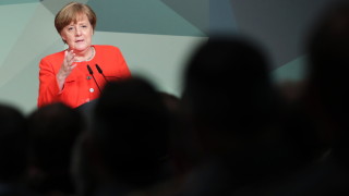 Не е „някакъв фетиш” целта ни 2% от БВП да отиват за отбрана, обяви Меркел
