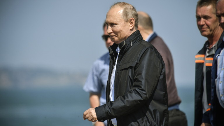 Руският президент Владимир Путин обяви, че руски военни кораби с