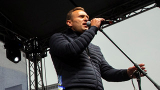 Навални не е арестуван, само е извлечен за кратко от офиса си