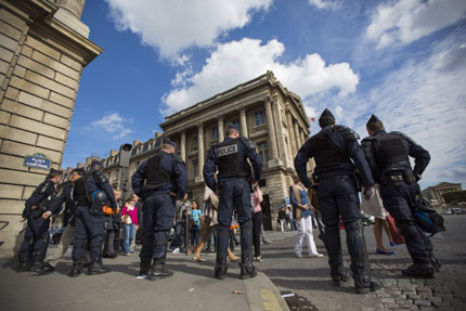 Полицията в Париж арестува 50 души