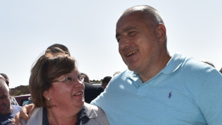 Кметът на Община Ловеч Корнелия Маринова посрещна министър председателя Бойко Борисов