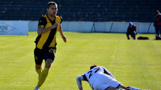 Защитникът на Ботев Пловдив Лазар Марин пропусна контролата на канарчетата