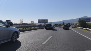 Камион разпиля химически тоалетни на АМ Тракия съобщава БГНЕС Инцидентът е