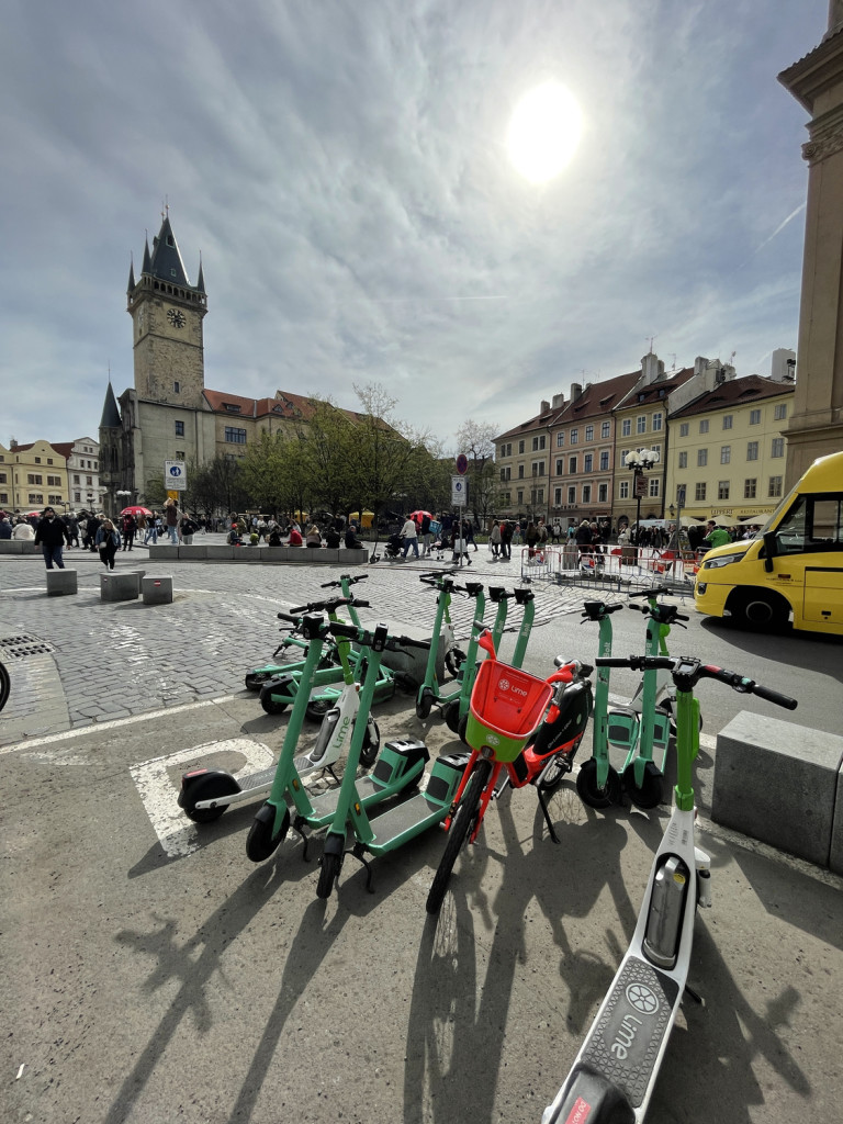 Паркирани в Стария град на Прага