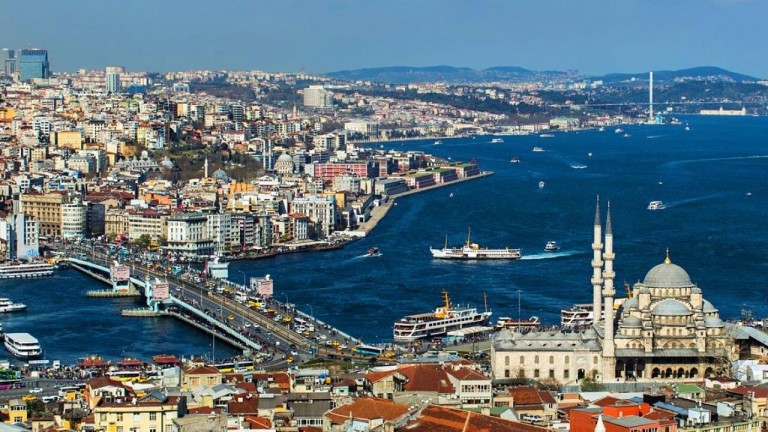 Властите в Истанбул дават храна срещу смет