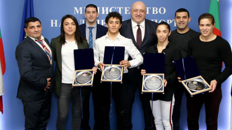 Министър Кралев награди медалистите от Европейското първенство по борба в Рим