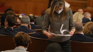 Парламентът ще коригира наложения в сряда мораториум върху повишаването на