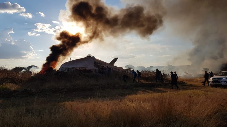Самолетът се разби близо до столицата на Южна Африка -