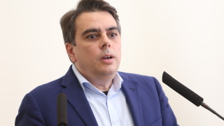 Финансовият министър Асен Василев коментира обвиненията на ГЕРБ че служебното