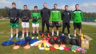 Детско юношеската школа на Берое получи обещаното дарение от Столичния фенклуб