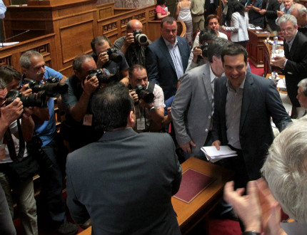 Нямаме мандат Гърция да остави еврото, предупреди Ципрас депутатите