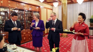 Китай хвали прагматизма на премиера на Великобритания Тереза Мей която