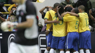 Бразилия с рекорд за играчи зад граница