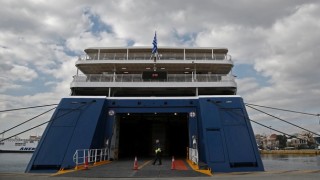 Силни ветрове са затворили фериботни линии в Гърция
