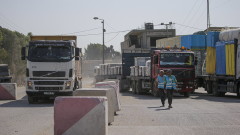 Още 10 камиона с хуманитарна помощ пристигнаха в Газа