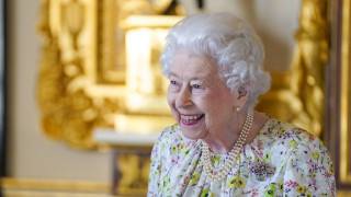 Кралица Елизабет и луксозните подаръци