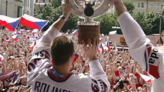 Хиляди посрещнаха хокейните шампиони в Чехия
