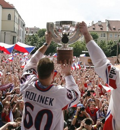 Хиляди посрещнаха хокейните шампиони в Чехия