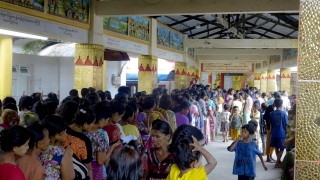 Спасителите евакуираха рано в понеделник около 1000 души хванати в