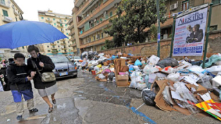 Неапол отново "тъне" в боклуци