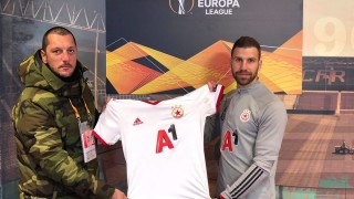 Кондиционният треньор на ЦСКА Кирил Динчев и лидерът на агитката