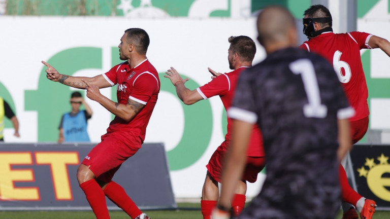 Предпазват футболистите на Ботев от прекомерната еуфория във Враца