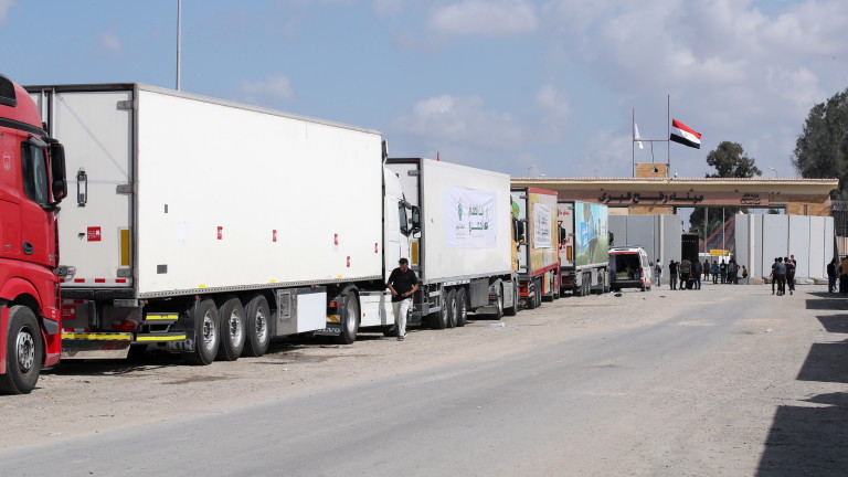 Втори конвой камиони с помощ влиза в Газа през Египет