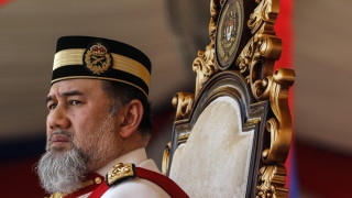 Кралят на Малайзия абдикира обявиха представители от кралския двор цитирани