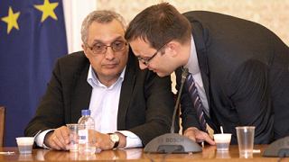 Сините още не знаят какво да правят с вота на недоверие