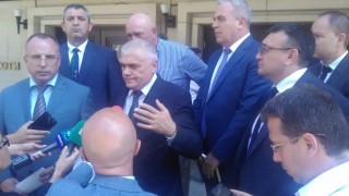 С осем мерки оперативният щаб се бори с чумата по животните