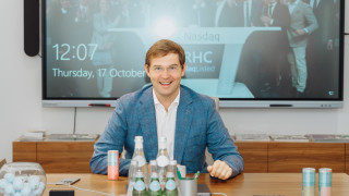 Той е на 37 години без няколко седмици от Казахстан