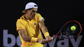 Шампионът от 2023 година Себастиан Баес се класира за полуфиналите на