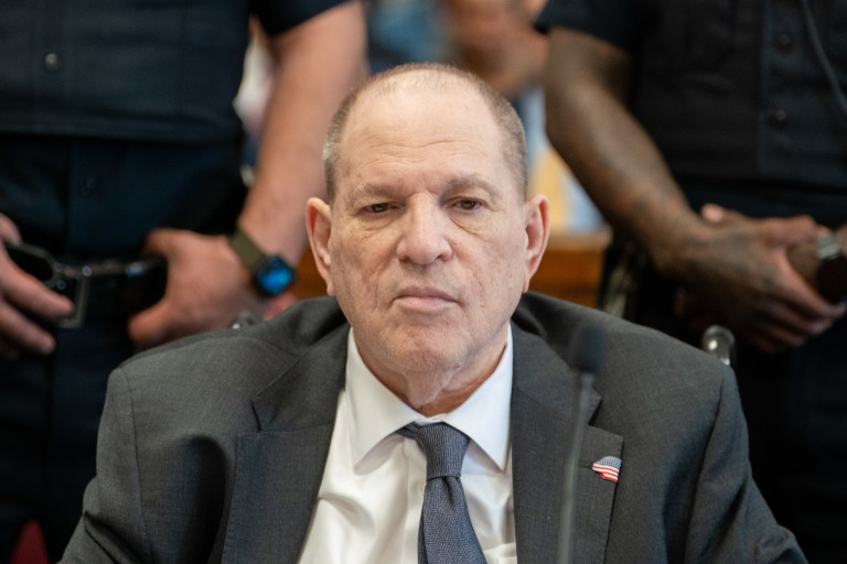 Жените обвиняват Харви, той обвинява тях