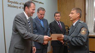 27 пожарникари с награди за професионализъм