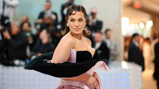 Ашли Греъм е от известните жени които не се притесняват