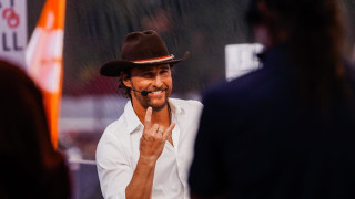 Защо Матю Маконъхи и жена му останаха без панталони